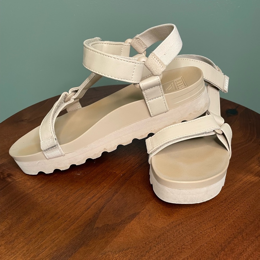 Reef Women's Cushion Rem Hi Tan Sandals - Picture 2 of 8